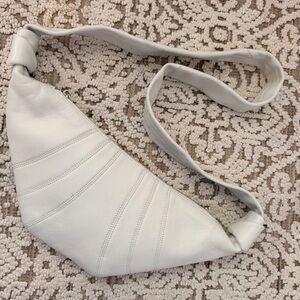 LEMAIRE *Authentic* White Small
Lambskin Leather Crossbody Croissant
Bag